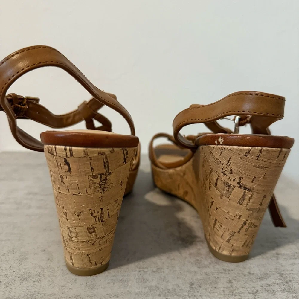 Liz Claiborne Wedges Size 6.5